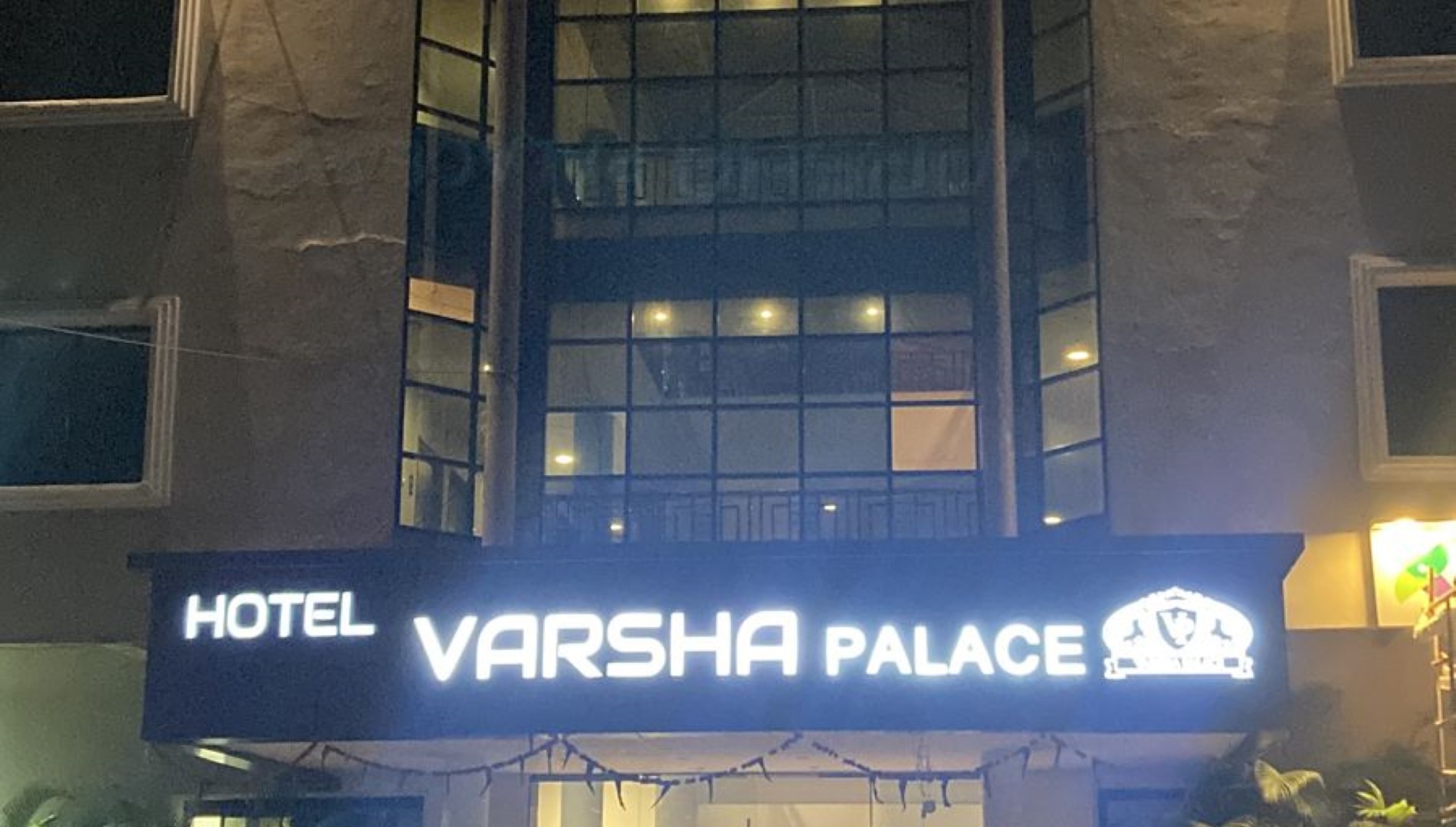 Hotel Varsha Palace Slider 1