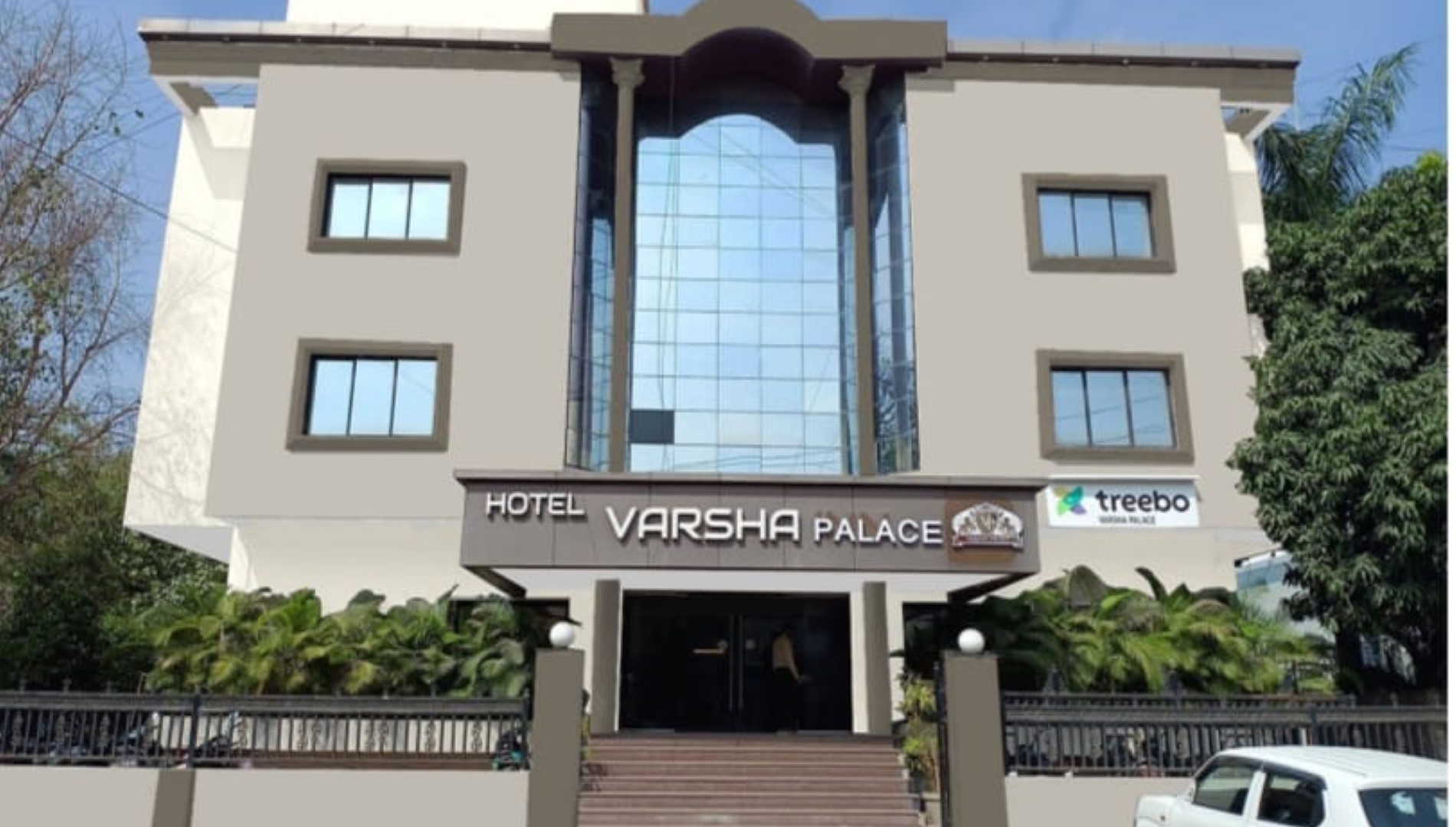 Hotel Varsha Palace Slider 1