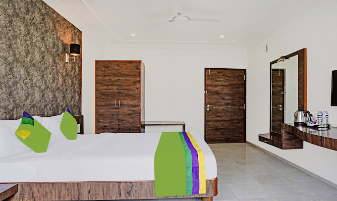 Deluxe at Hotel Varsha Palace